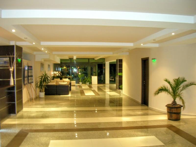 Amfibia Beach Complex - Lobi