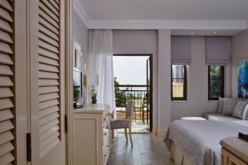 Aphrodite Hills Hotel - Oda