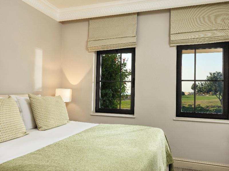 Aphrodite Hills Hotel - Oda