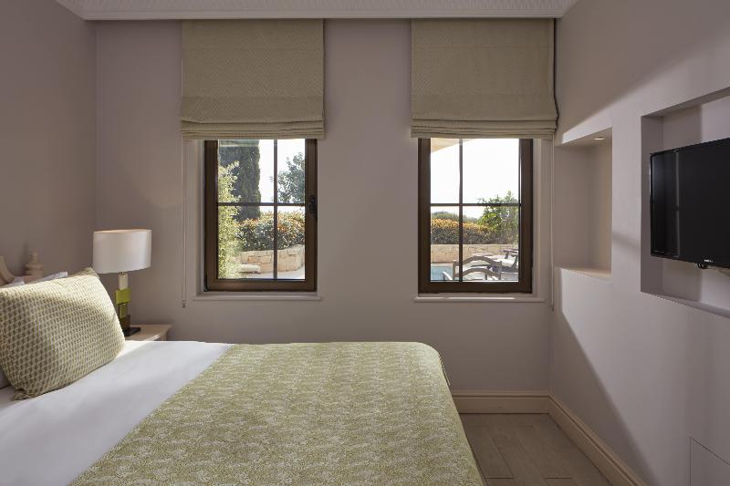 Aphrodite Hills Hotel - Oda