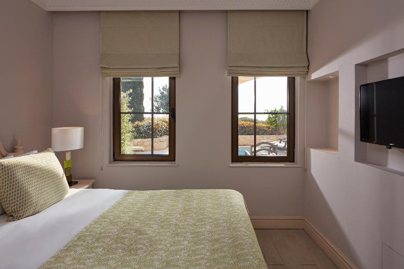 Aphrodite Hills Hotel - Oda