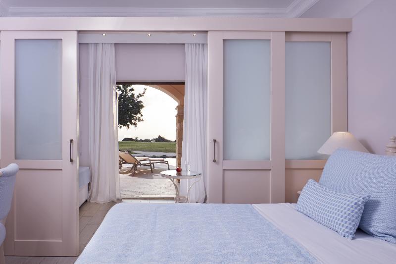Aphrodite Hills Hotel - Oda