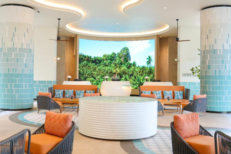 M Social Hotel Phuket - Lobi