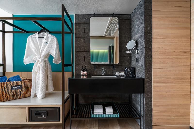 M Social Hotel Phuket - Oda