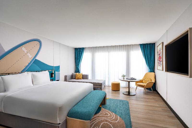 M Social Hotel Phuket - Oda