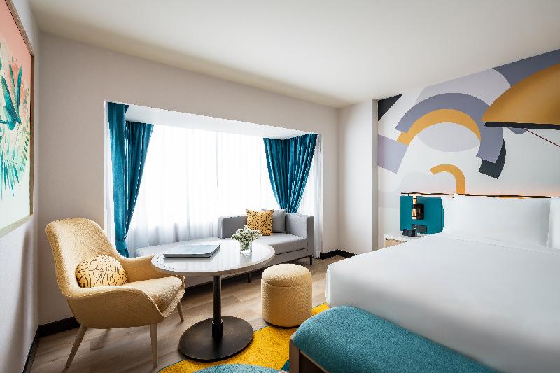 M Social Hotel Phuket - Oda