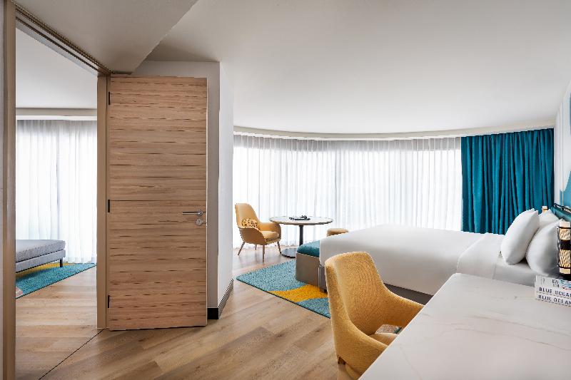 M Social Hotel Phuket - Oda