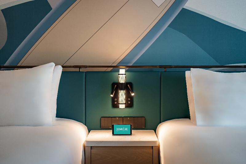 M Social Hotel Phuket - Oda
