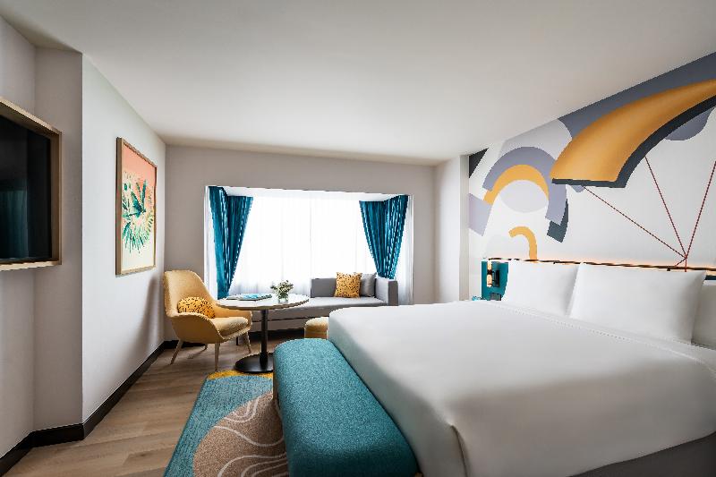 M Social Hotel Phuket - Oda