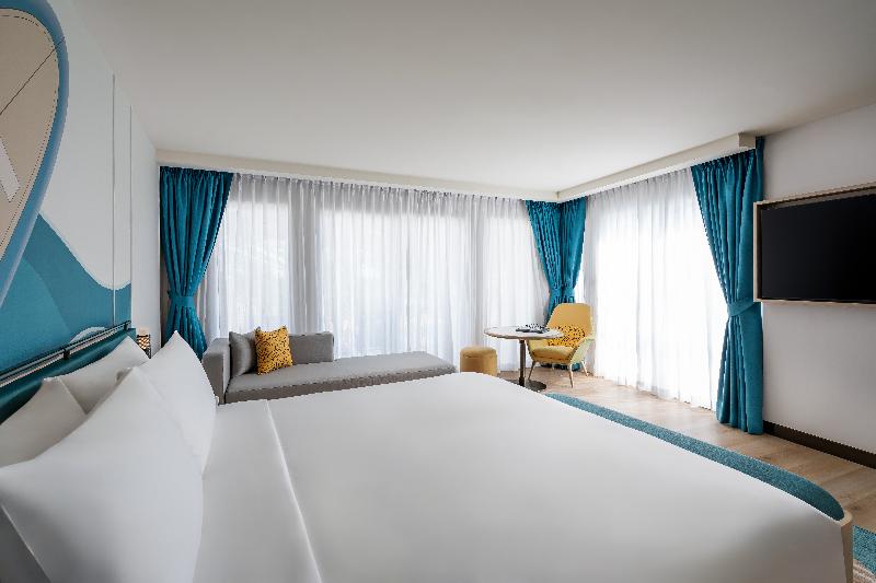 M Social Hotel Phuket - Oda