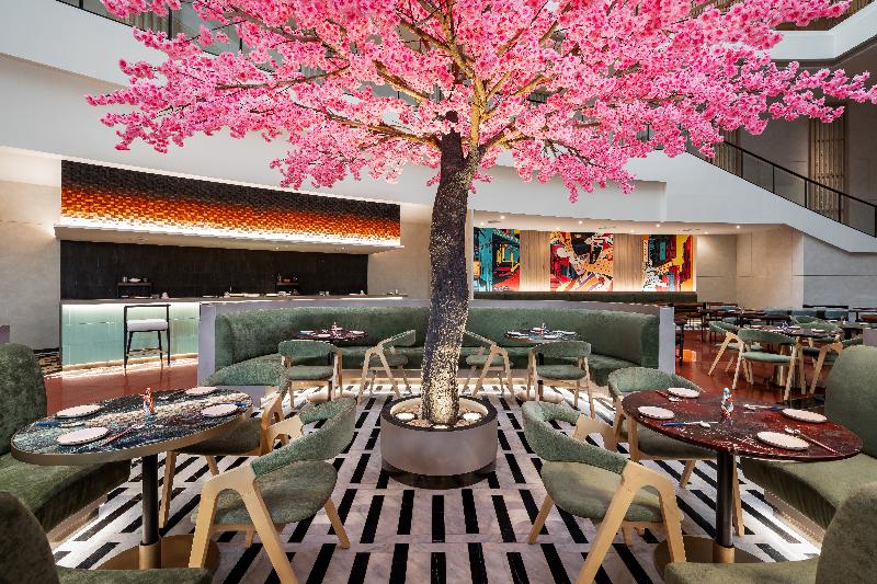 M Social Hotel Phuket - Restoran