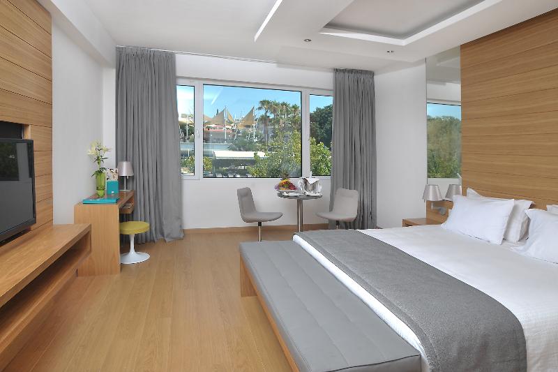 Napa Plaza Hotel - Oda