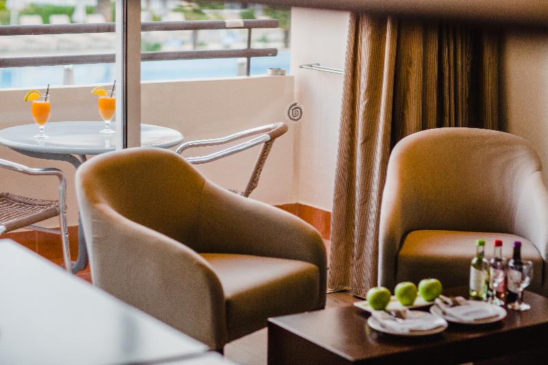 Napa Plaza Hotel - Oda