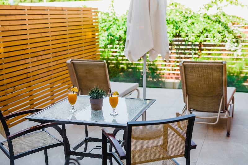 Napa Plaza Hotel - Oda