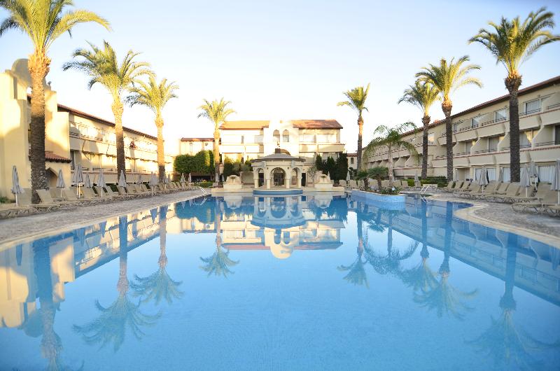 Napa Plaza Hotel - Havuz