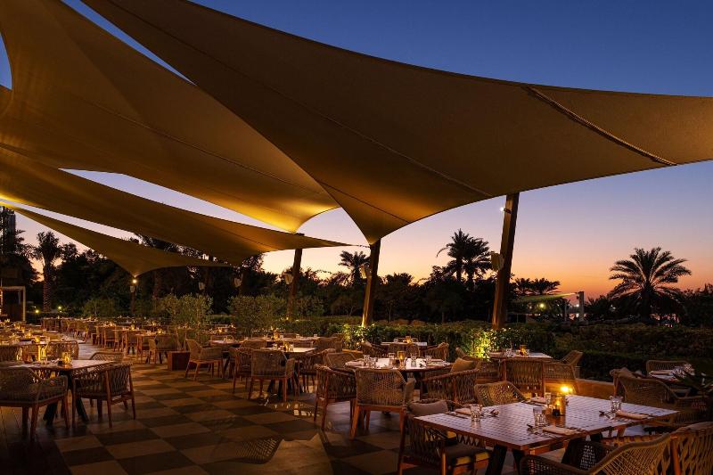 Westin Mina Seyahi Beach Resort & Marina - Restoran