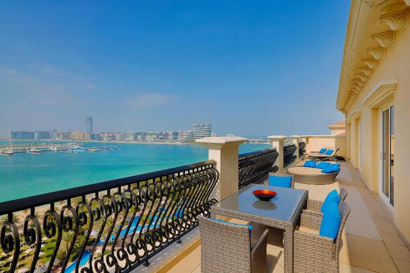 Westin Mina Seyahi Beach Resort & Marina - Teras