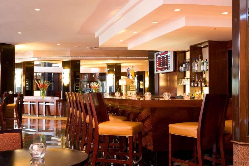 Hilton Newark Airport - Bar