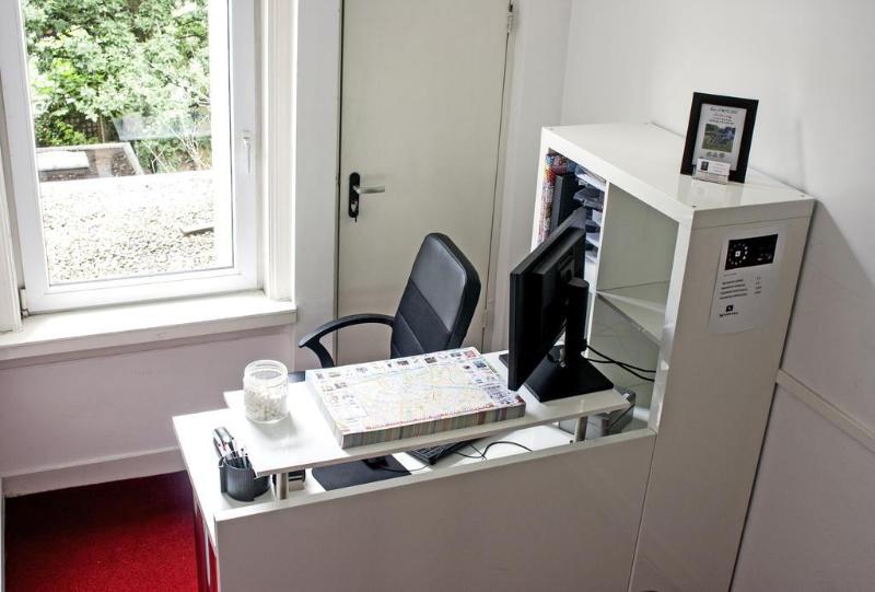 Max Hotel Amsterdam - Genel