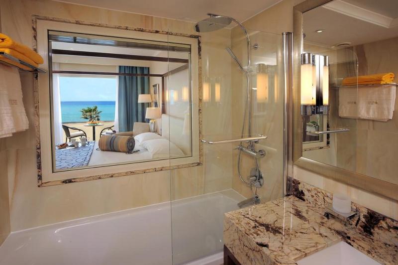 Alexander The Great Beach Hotel - Oda