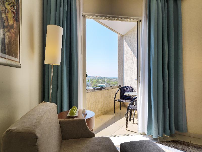 Alexander The Great Beach Hotel - Oda