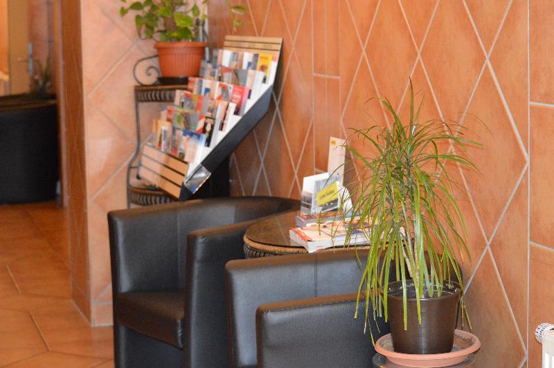 City Hotel West - Genel