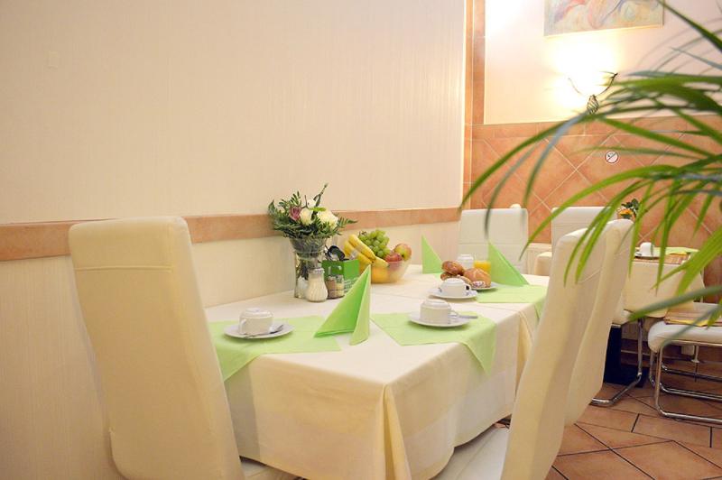 City Hotel West - Restoran