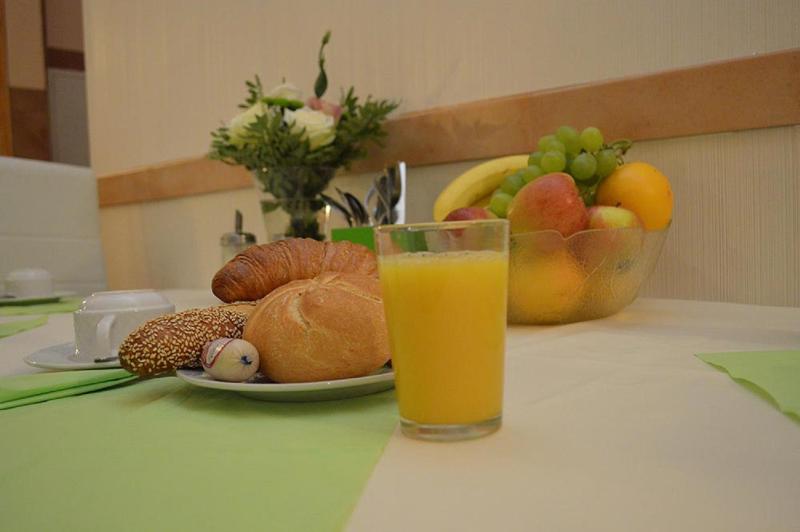 City Hotel West - Restoran