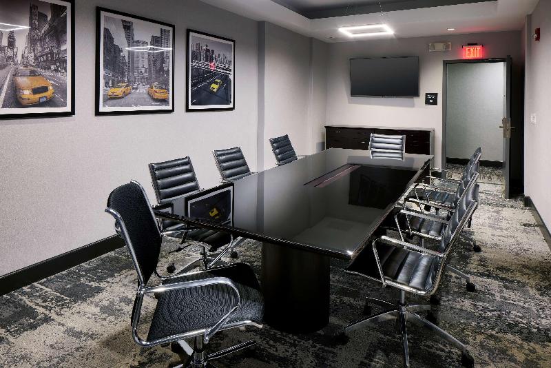 Hampton Inn Newark Airport - Genel