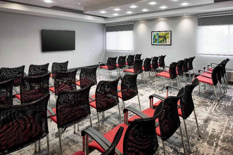Hampton Inn Newark Airport - Genel