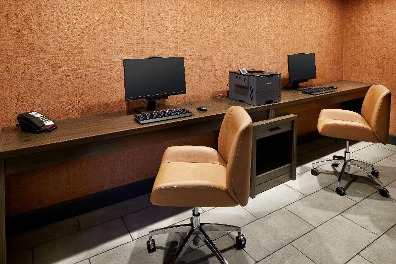 Hampton Inn Newark Airport - Genel