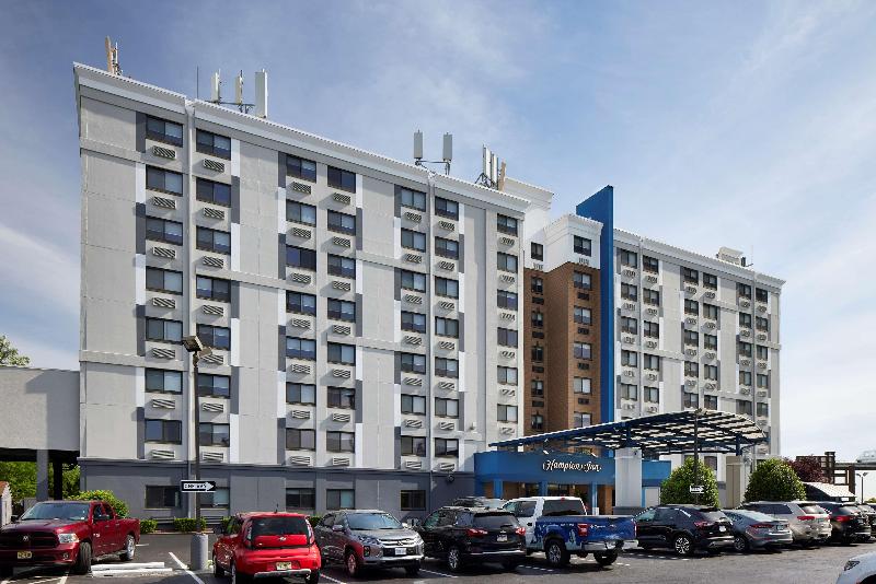 Hampton Inn Newark Airport - Genel