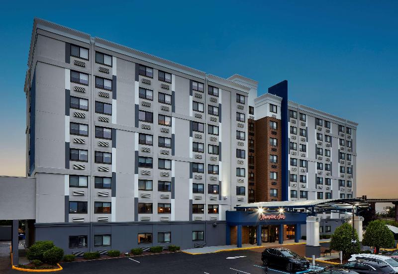 Hampton Inn Newark Airport - Genel