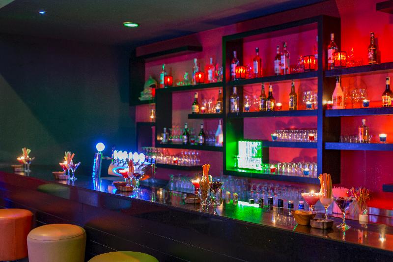 Royal Dragon Hotel - Bar