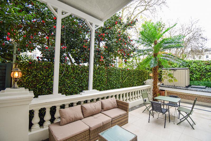 Pembridge Palace Hotel - Teras