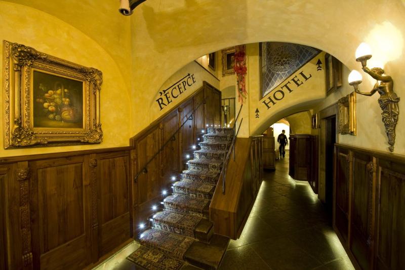 Hotel U Zlatého Stromu Prague by BHG - Lobi