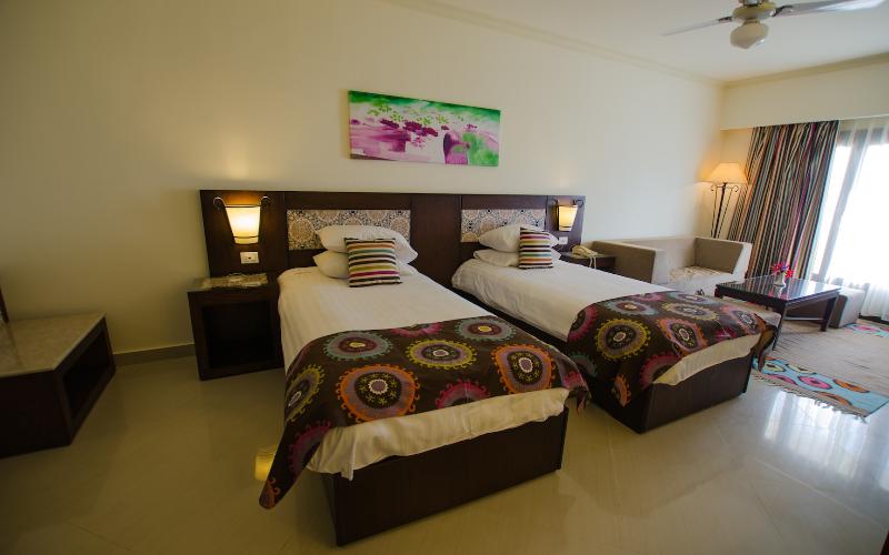Lotus Bay Beach Resort - Oda