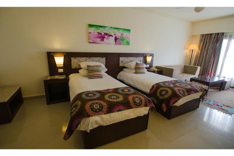 Lotus Bay Beach Resort - Oda