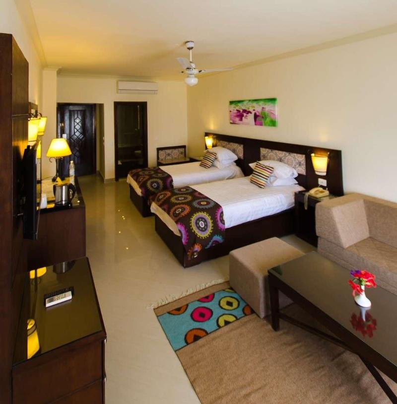 Lotus Bay Beach Resort - Oda