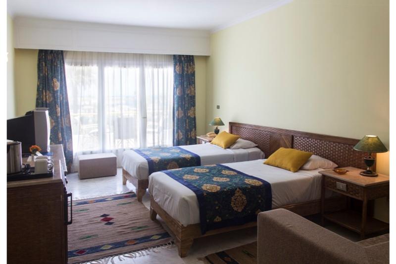 Lotus Bay Beach Resort - Oda