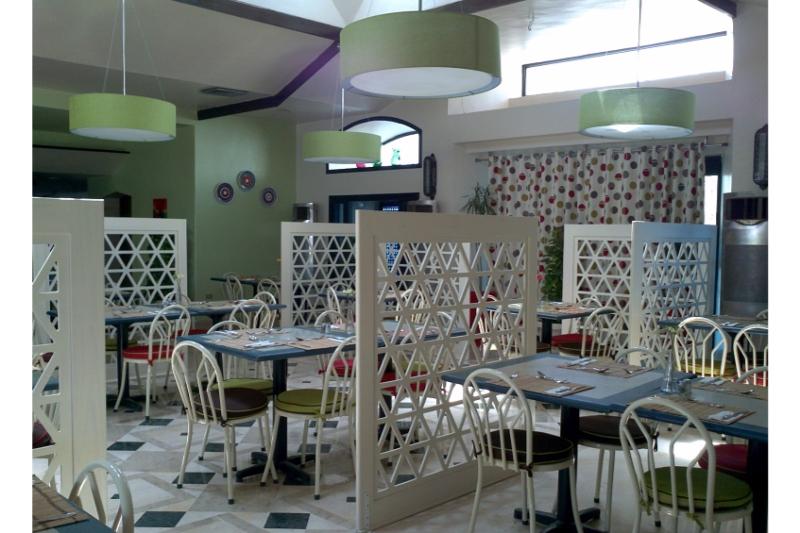 Lotus Bay Beach Resort - Restoran