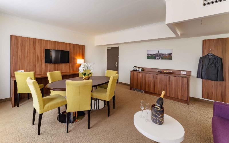 Plaza Premium Wien - Oda