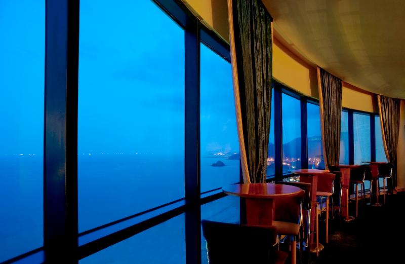 Le Méridien Al Aqah Beach Resort - Bar