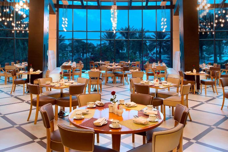 Le Méridien Al Aqah Beach Resort - Restoran
