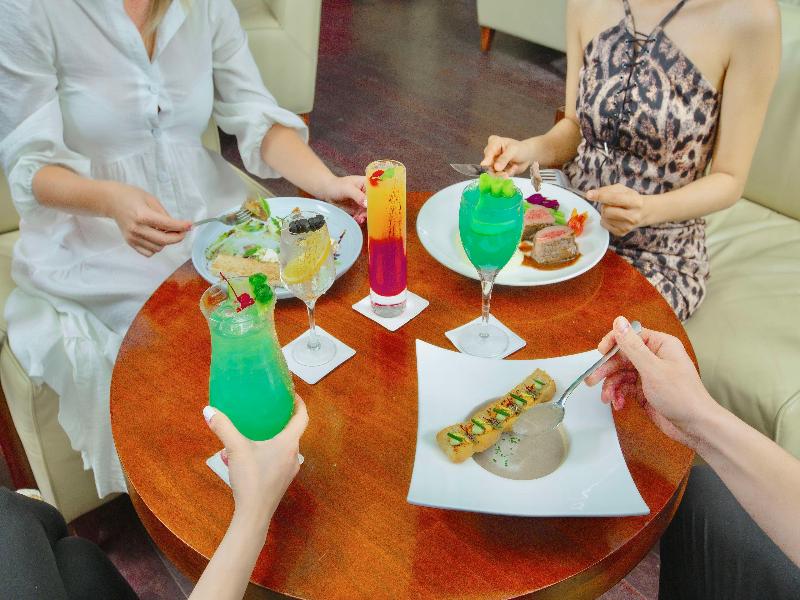The Radisson Blu Resort Fujairah - Bar