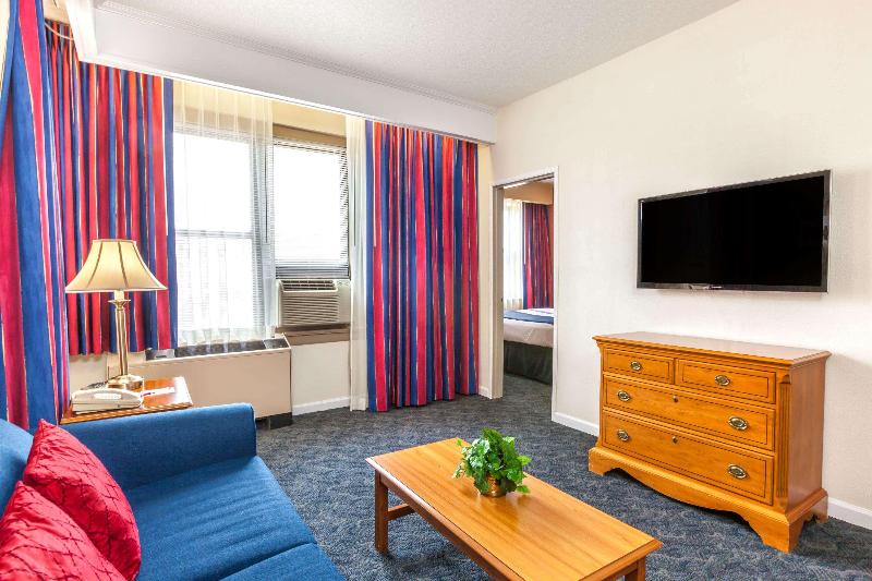 Ramada by Wyndham Jersey City - Oda