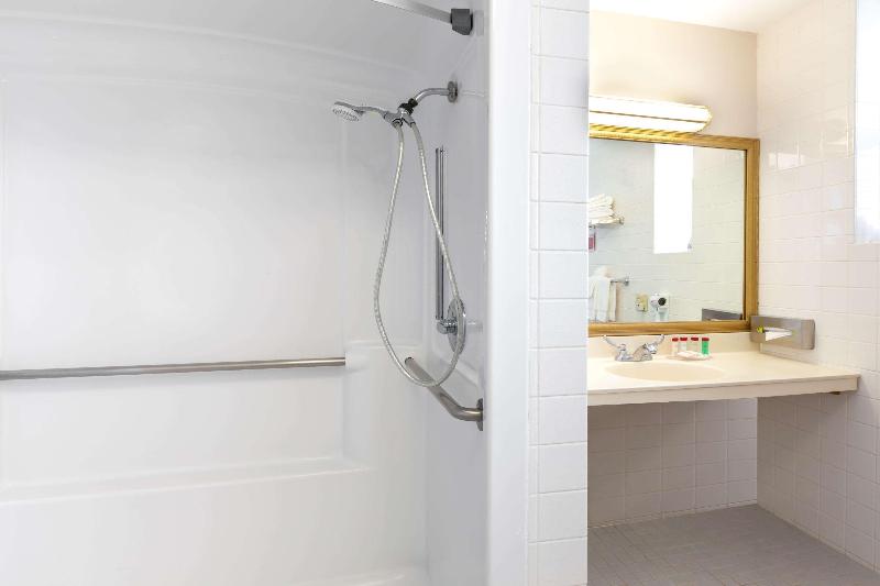 Ramada by Wyndham Jersey City - Oda