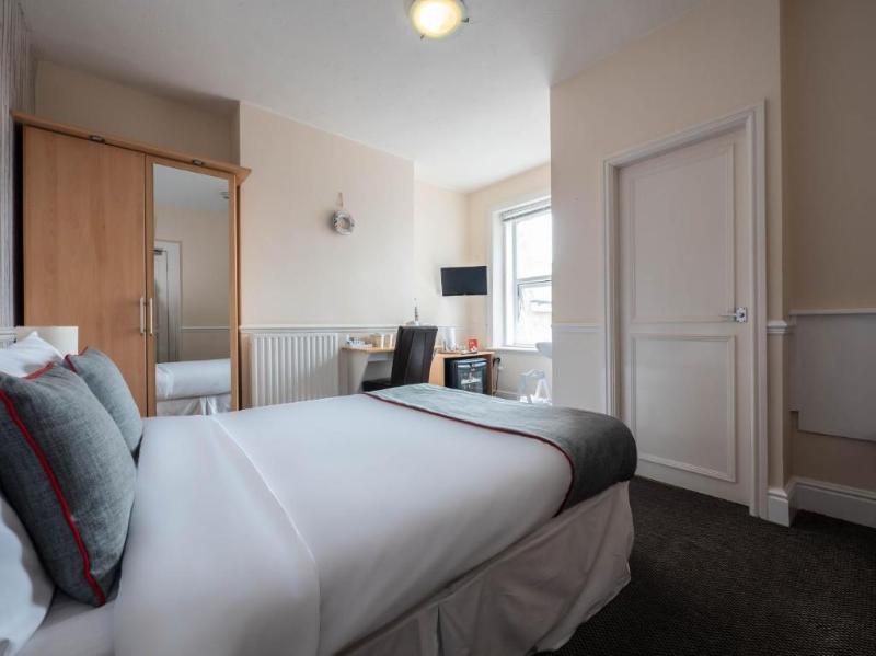 Luton Hotel - Oda