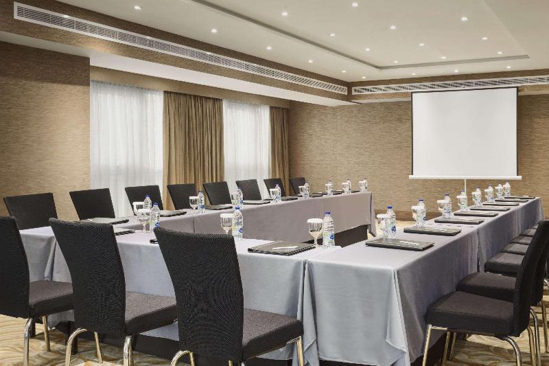 Hawthorn Suites By Wyndham Abu Dhabi City Center - Toplantı
