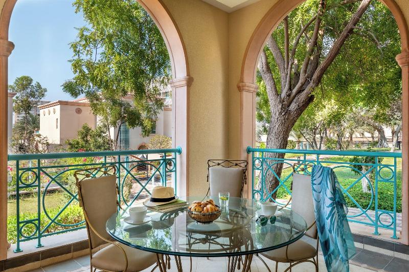 Al Raha Beach Hotel - Teras